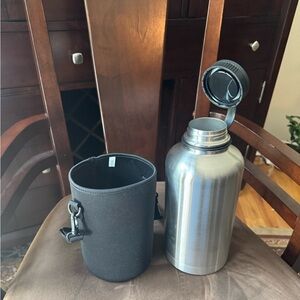 Silver Stainless steel Water Bottle With Carry Strap